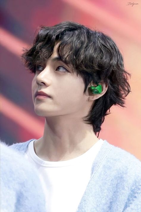 Curly Asian Hair, Korean Wavy Hair, Perm Hair Men, Wavy Perm, Long Haired Men, Bts Hairstyle, Male Hairstyles, Korean Men Hairstyle, Korean Haircut