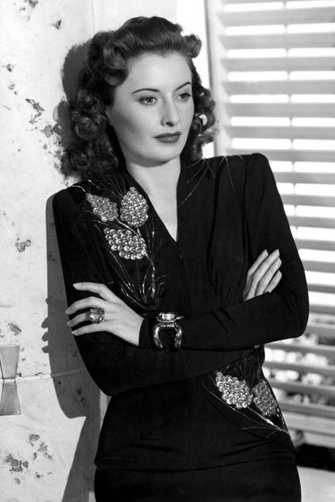 Barbara Stanwyck, 1941 my fave! The lady of burlesque, Christmas in Connecticut... She's awesome! Barbara Stanwyck Movies, Klasik Hollywood, 40's Fashion, Frank Capra, Edith Head, Fritz Lang, Fashion 1940s, Old Hollywood Actresses, Hollywood Vintage