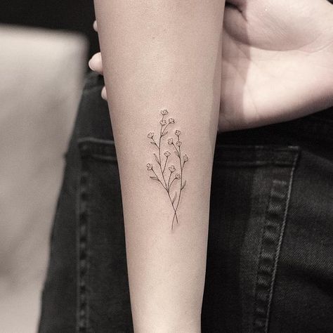 Little Tattoos on Instagram: “Baby's breath by @tattoobychang · @west4tattoo Manhattan, NYC 🇺🇸” Baby Breath Tattoo, Breath Tattoo, Simple Tattoo With Meaning, Simple Tattoos For Women, Small Girly Tattoos, Small Tattoos With Meaning, Small Tattoos Simple, Disney Tattoo, Manhattan Nyc