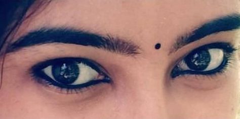 eye liner outline cute indian girl eyes Indian Girl Eyes, Girls Eye Dp, Indian Eyes, Beautiful Eyes Images, Attractive Eyes, Eye Exercises, Drawing People Faces, Actress Without Makeup, Girl Eyes