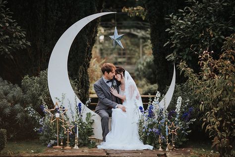 Moon & Stars Wedding Ideas in Classic Blue & Gold Sun Moon Wedding, Moon Stars Wedding, Moon Wedding Theme, Star Themed Wedding, Celestial Wedding Theme, Sailor Moon Wedding, Stars Wedding, Galaxy Wedding, Boda Ideas