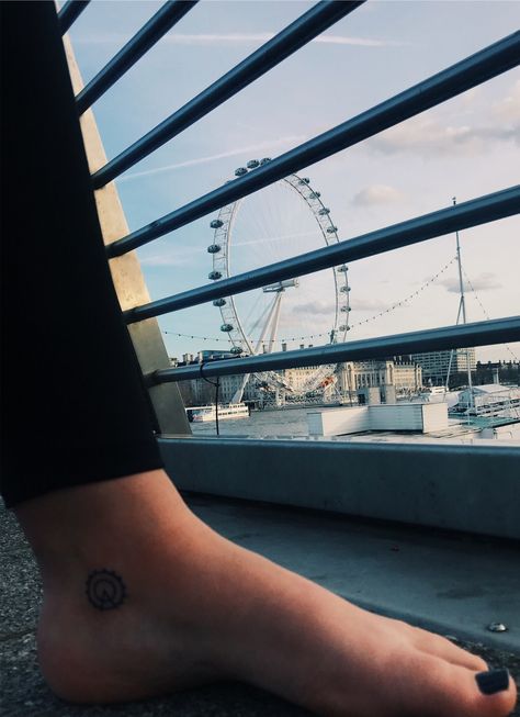 London Eye Tattoo #tattoos #tiny #tinytattoo #london #photography #photo #tattoopic London Eye Tattoo, Tattoos Tiny, Eye Tattoo, London Photography, London Eye, Tiny Tattoos, Small Tattoos, London, Tattoos