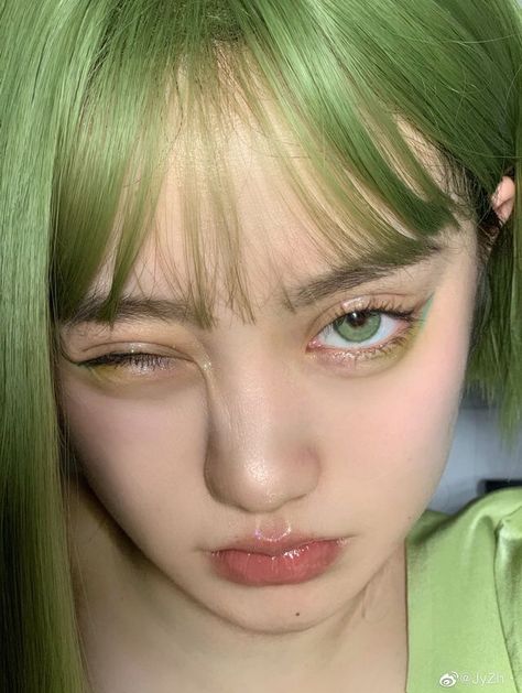 Selca Kpop, Photographie Portrait Inspiration, Dye My Hair, Hair Reference, Hair Inspo Color, Face Hair, Aesthetic Hair, Green Hair, Beauty Inspiration