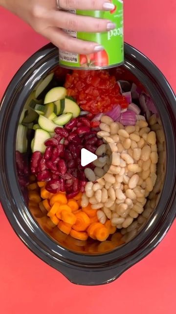 Mistie Knight on Instagram: "Crockpot Minestrone is Healthy & Delicious! 🥕 #healthyfood #vegan #vegetarian #veggies #soup #crockpot #vegetables #crockpotmeals #pasta" Crockpot Vegetables, Soup Videos, Crockpot Minestrone, Veggies Soup, Souper Bowl, Slower Cooker, Copycat Recipes Olive Garden, Soup Crockpot, Crockpot Soup