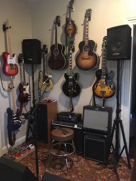 Guitar Room Ideas Vintage, Guitar Collection Room, Guitarist Room, Guitar Apartment, Guitarist Bedroom Aesthetic, Room Guitar Aesthetic, Guitarist Room Aesthetic, Instrument Room, Casa Rock