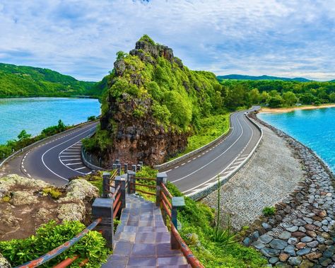 Maconde View Point, Mauritius #macondeviewpoint #mauritius #travelinspiration #beautifuldestinations #exploremauritius #islandlife #naturelovers #travelphotography #scenicviews #wanderlust #adventureawaits #tropicalparadise #instatravel #landscapephotography #paradisefound #discovermauritius #travelblogger #exploringtheworld #naturephotography #visitmauritius #travelgoals #pictureperfect #sunsetlovers #vacationvibes #breathtakingviews Urban Design Architecture, Dubai Tour, View Point, Egypt Tours, Paradise Found, Meet New People, Travel Companies, Travel Goals, Island Life