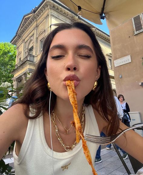 If Photo Ideas, Food Selfie, Eating Food, Foto Ideas Instagram, Italian Summer, Instagram Photo Inspiration, Summer Photos, European Summer, Summer Pictures