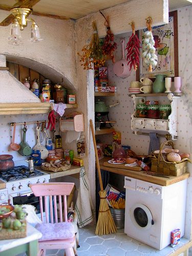 cucina moderna 11 by emaniraresulfare, via Flickr Mini Doll House, Miniature Rooms, Mini Kitchen, Miniature Kitchen, Dollhouse Kitchen, Miniature Houses, Miniature Crafts, Mini Things, Room Box