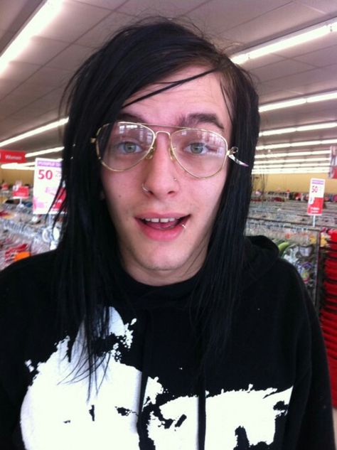 He's cute xD Nick Matthews, Nicholas Matthews, Get Scared Band, Andy Sixx, Emo Things, Emo Love, Emo Scene Hair, Get Scared, Breaking Benjamin