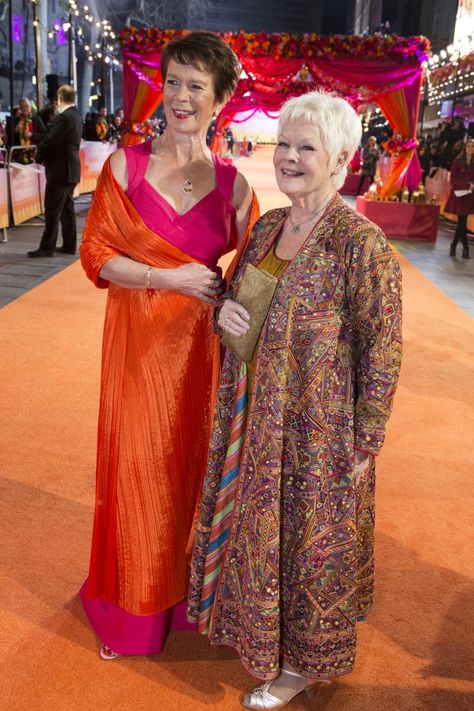 Dame Judi with Celia Imrie at the royal premiere of The Second Best Exotic Marigold Hotel Celia Imrie, Oz Movie, Judi Dench, Celebrity News Gossip, Second Best, Celebrity News, Persona, Two By Two, Saree