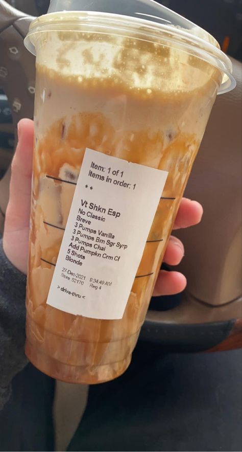 Coffee Saturday, Starbies Drinks, Dunkin Iced Coffee, Starbucks Drink Menu, Coffee Orders, Starbucks Secret Menu Recipes, Fast Food Drinks, Cold Starbucks Drinks, Starbucks Orders