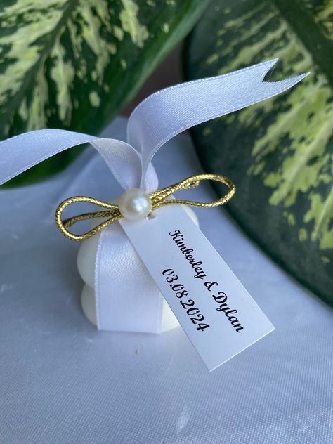 Wedding Candle Favors, Engagement Henna, Personalised Wedding Candles, Place Wedding, Gifts For Guests, Candle Gifts, Wedding Candle, Candle Favors, Rose Candle