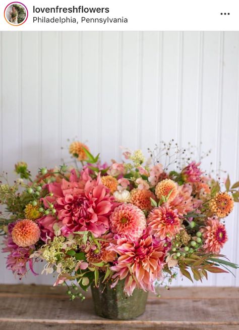 Summer Wedding Flowers Dahlia, Summer Dahlia Bouquet, Dahlia And Rose Arrangement, Orange Dahlia Arrangement, Coral Dahlia Bouquet, Summer Flower Arrangements, Dahlia Bouquet, Growing Dahlias, Flower Business