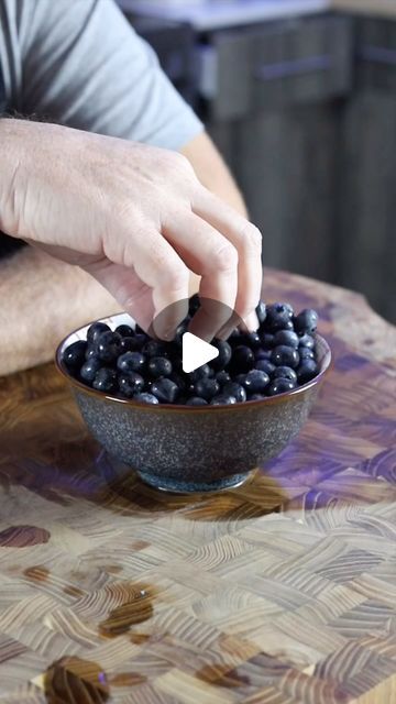 Slade Wentworth on Instagram: "I wonder if Violet Beauregarde would sink or float.

Enjoy the fruits of summer! 

#blueberries #kitchenhack #fruitsofinstagram #lifehack #foodprepping #misenplace" Violet Beauregarde, Sink Or Float, Lovely Moments, Berry Dessert, Dinner Entrees, Kitchen Tips, Life Tips, Kitchen Hacks, Appetizer Snacks