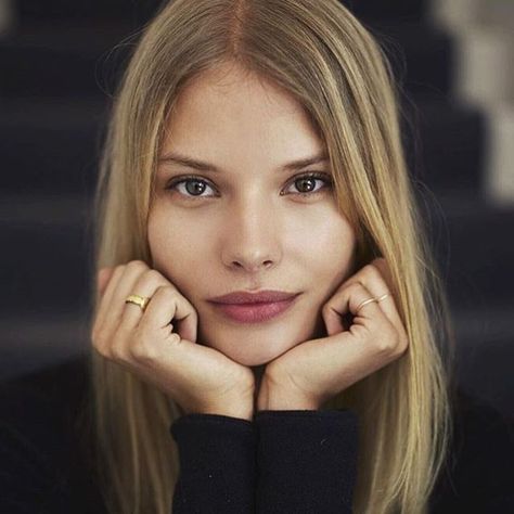 Victoria's Secret model Alena Blohm Hair Color For Brown Eyes, Web Face, Alena Blohm, Lingerie Shoot, Victorias Secret Models, Instagram Girls, Beauty Queens, Fashion Poses, Cool Eyes