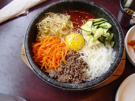 Korean Food Bibimbap, Dolsot Bibimbap, Bibimbap Recipe, Korean Dishes, Food Tasting, Favorite Comfort Food, Asian Dishes, Stuffed Hot Peppers, Korean Food