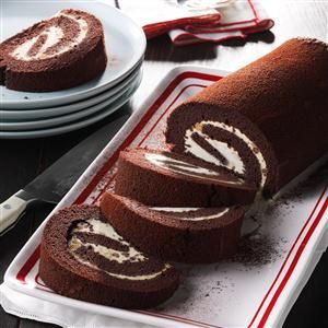 Chocolate Cake Roll, Snack Cake Recipe, Jelly Roll Cake, Recipes Using Cake Mix, Chocolate Roll Cake, Cocoa Cake, Cake Rolls, Cake Roll Recipes, Chocolate Peanut Butter Cake