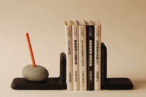 Book End Ceramic, Ceramic Book Ends Diy, Book Ends Ceramic, Aesthetic Bookends, Pottery Book Ends, Air Dry Clay Bookends, Clay Bookends, Bookends Ideas, Bookends Diy