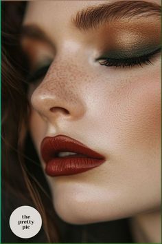 Sultry Fall Makeup, Fall Smokey Eye Makeup, Fall Eyeshadow Looks For Green Eyes, Autumn Makeup Looks Natural, Natural Fall Makeup Looks, Fox Eye Makeup Look, Autumn Eye Makeup, Makeup Red Eyeshadow, Fall Glam Makeup