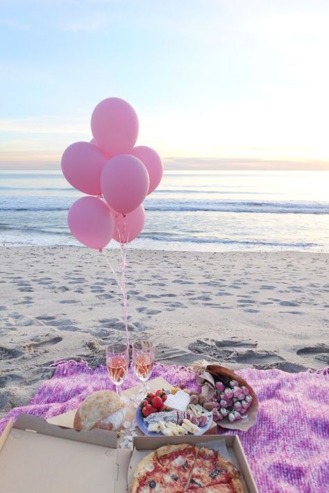 Valentine’s Day Beach Picnic, Beach Birthday Picnic Ideas, Birthday Party Beach Ideas, Beach Birthday Party Decorations Outdoor, Cute Beach Birthday Ideas, Beach Day Birthday, Galentines Beach Picnic, Birthday Party At Beach, Birthday In Beach