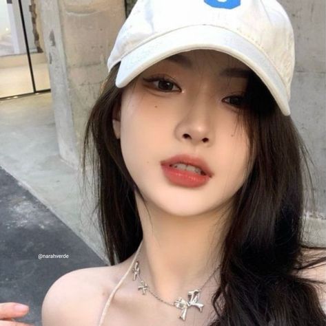 ig: @narahverde - follow me :) || asian girl - korean girl - japanese girl - asian girl icon - korean cute girl - asiática icon - coreana - japonesa - icon - menina icon - mulher asiática - mulher fofa asiática - coreana fofa Perfect Life, Body Goals, Fun Games, Group Chat, Korean Girl, Asian Beauty, Arrow Necklace, Follow Me, Romance