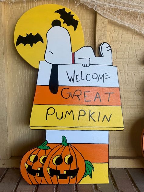 Snoopy Halloween Classroom Door, Charlie Brown Christmas Yard Decorations, Diy Halloween Wood Cutouts, Diy Wooden Halloween Yard Signs, Diy Charlie Brown Halloween Decorations, Charlie Brown Wood Cutouts, The Great Pumpkin Decorations, Snoopy Halloween Decorations, Charlie Brown Halloween Door Decorations