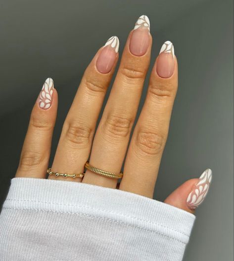 Nude With White Design Nails, Classy Gel Nails, White Nail Ideas, White Nail Design, Classy Almond Nails, Fresh Nails, Bridesmaids Nails, Henna Nails, Nail Business