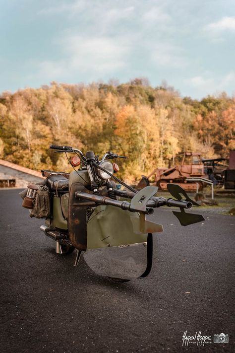 My Body Kit to turn my motorcycle into a custom speeder bike / swoop for german Star Wars LARP Gaslin VII #starwars #larp #ubese #boushh Star Wars Speeder Bike, Star Wars Speeder, Nerdy Art, German Star, Speeder Bike, Dnd Funny, Star Wars Vehicles, Larp Costume, Body Kit