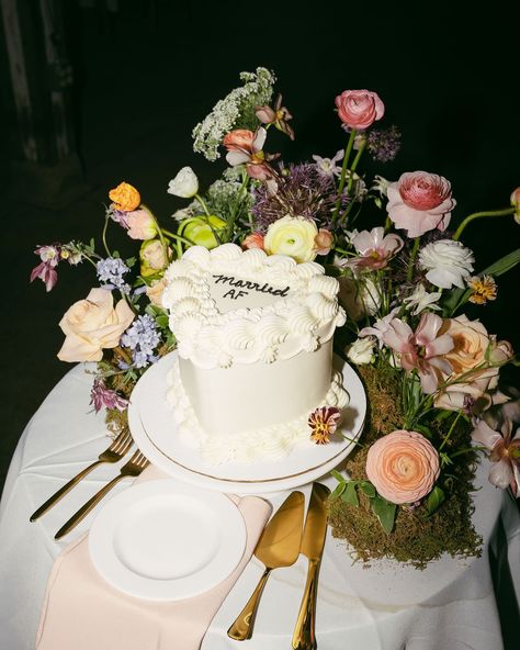 We fell in love with this mini cake & meadow!! All of the tiny details at Lexi & Barry’s wedding really made the day so special. We’d love to do more meadows added to guest tables, cake tables, just about anywhere a whimsical table top garden could grow!! Foam-free, as always 💘🦋 Captured by the sweetest @meagencphotography #weddingcake #cakemeadow #cakegarden #sustainablewedding #kywedding Garden Wedding Cake Table, Whimsical Flowers Wedding, Wedding Cake Meadow, Wedding Cake Set Up, Beautiful Wedding Cakes Romantic, Cake Table Set Up, Small Wedding Cake Table, Mini Wedding Cakes For Guests, Desert Table Decoration Ideas Wedding