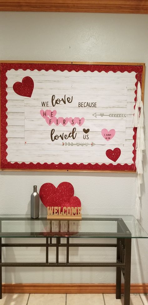 Church board idea 2019 Valentine's decor. Valentine Church Decorations, Christian Valentines Party, Church Valentines Party, Valentines Table Decor, Church Valentines, Christian Party, Couples Night, Church Banners Designs, Pinterest Valentines