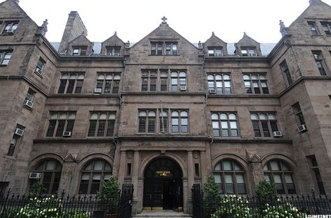 Trinity School Nyc, Rich Private School Aesthetic, High School In America, Dark Academia School, Boarding School Aesthetic, Ivy League Universities, Private High School, Boarding Schools, Schools In America