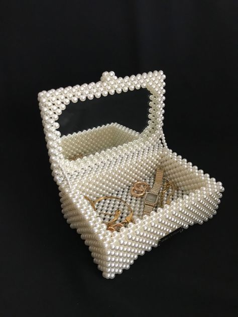 Beads Bags Handmade, Pearl Handbag, غلاف الكتاب, Miyuki Beads Pattern, Hand Beaded Bag, Pearl Crafts, Bead Weaving Tutorials, Diy Bag Designs, Bracelets Handmade Diy