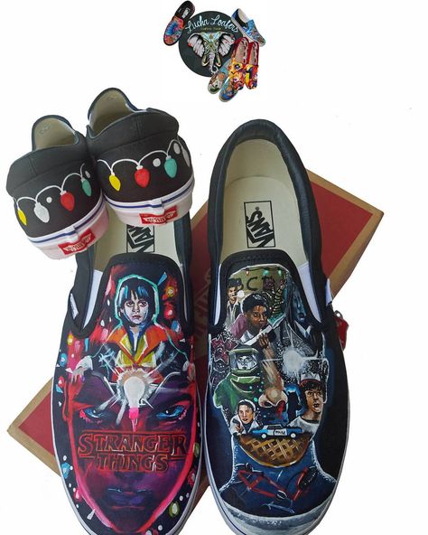 Custom Stranger Things VANS by @lucha_loafers Stranger Things Clothing, Stranger Things Shoes, Stranger Things Merch, Stranger Things Merchandise, Custom Vans Shoes, Stranger Things Outfit, Stranger Things Season 3, Stranger Things Meme, Stranger Things Wallpaper