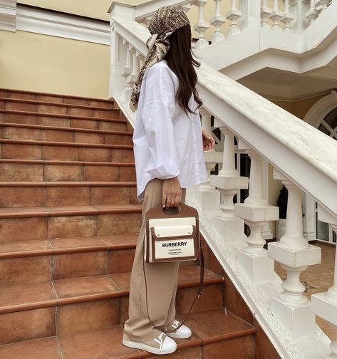 Hairstyle Brunette, White Oversized Shirt, Aesthetic Amazon, Outfit Photo, Mode Zara, Muslim Fashion Hijab Outfits, Modest Summer Outfits, Iranian Women Fashion, Wideleg Pants