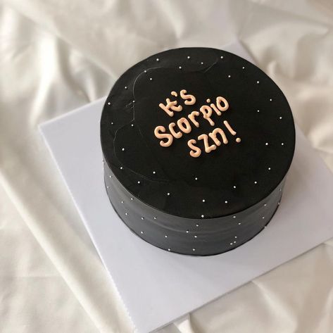 Birthday & Bento Cake Tangsel on Instagram: “all black for scorpion!♏️ Click link on bio for order.” Korean Birthday Cake Aesthetic, Birthday Cake Aesthetic Black, Korean Birthday Cake, Birthday Bento, Birthday Cake Aesthetic, Unique Birthday Cakes, Black Cake, Pastel Cakes, Cake Aesthetic