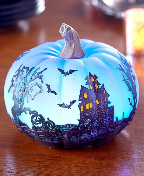 Lakeside Collection Color-Changing Halloween Pumpkin With Haunted House Pumkin Decoration, Pumpkin Guts, Creative Pumpkin Carving, Pumpkin Contest, Halloween Pumpkins Painted, Painted Pumpkin, Creative Pumpkins, Halloween Scene, Pumpkin Art