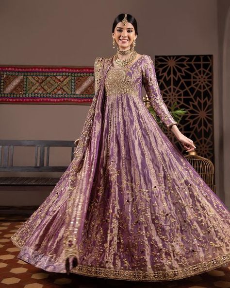 Bridal Pishwas, Desi Clothing, Pakistani Bridal Dress, Classic Embroidery, Desi Dress, Walima Dress, Pakistani Formal Dresses, Frock Style, Pakistani Wedding Outfits