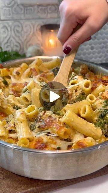 Pasta Favors, Chicken Broccoli Pasta Bake, Creamy Pesto Chicken, Cooked Broccoli, Broccoli Pasta Bake, Chicken Broccoli Pasta, Creamy Pesto, Broccoli Pasta, Large Oven