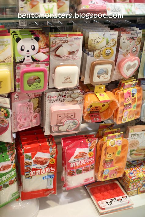 Daiso Japan. sandwich decruster and sealer Japan Sandwich, Daiso Store, Japanese Vibes, Japan Souvenir, Japan Honeymoon, Kawaii Stationary, Lunch Box Containers, Daiso Japan, Kawaii School Supplies