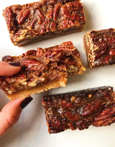 Vegan Pecan Pie Bars, Peanut Butter Cake Recipe, Healthy Pecan Pie, Pecan Pie Bar, Caramel Pecan Pie, Pecan Pie Cake, Vegan Pecan Pie, Date Caramel, Vegan Pecan