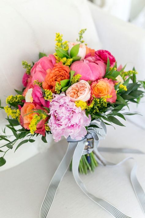 Colorful Bridal Bouquet // A Colorful & Chic Central Florida Wedding via TheELD.com Woodland Wedding Ceremony, White Peonies Bouquet, Colorful Bridal Bouquet, Prom Bouquet, Peony Bouquet Wedding, Boda Mexicana, Prom Flowers, Bright Wedding, Peonies Bouquet