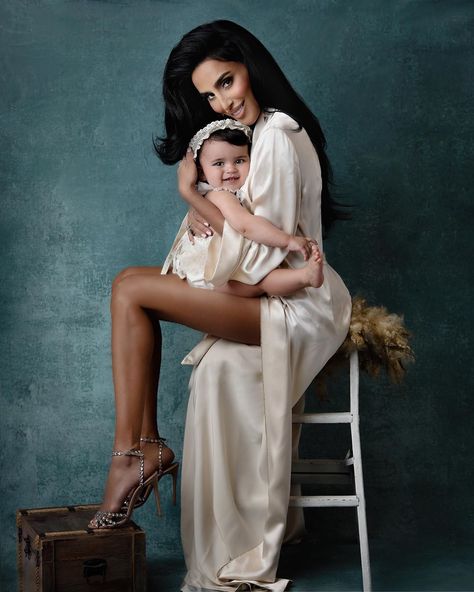 Lilly Ghalichi on Instagram: “In my children, I know pure love ❤️ 📷 Photo by @pattyothonphotography” Mom Daughter Photos, Mommy Daughter Photography, Mother Son Photos, 6 Month Baby Picture Ideas, Mother Daughter Pictures, Mother Daughter Photoshoot, Mother Baby Photography, Moms Photography, Mommy And Me Photo Shoot