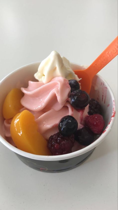 Frozen Yogurt Aesthetic, Aesthetic Frozen, Froyo Recipe, Lactose Free Ice Cream, Healthy Food Motivation, Food Obsession, Frozen Yogurt, Beautiful Food, Cute Food