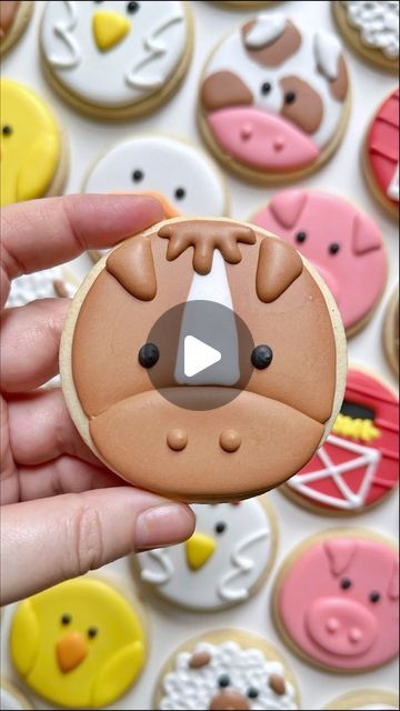 Grace Gaylord | Cookie Artist & Content Creator ~ NYC on Instagram: "🐴 2.5 mins ⏩️ 17 sec Want to learn how to make 8 barnyard animal cookies on a circle?? Link is in my bio to purchase this online class 🤩 Your purchase includes a 1 hour class recording and a 61 page workbook (detailed instructions on recipes, links for what you need to you buy, prep work, step-by-step photo instructions for decorating each cookie and much more!). Resources are available to you for forever after purchase. An Petting Zoo Cookies, Barnyard Animal Cookies, Farm Animal Cookies Royal Icing, Farm Animal Cookies Decorated, Farm Animal Cookies, Camp Themes, Cookie Shapes, Cow Cookies, Frosted Cookies