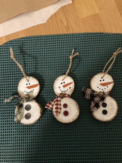 💲Dollar Tree Fanatics Crafts & Decor💲 | Made some cute snowman ornaments from some wood rounds | Facebook Diy Wood Snowman Ornaments, Snowman From Wood Rounds, Snowman From Wood, Mini Wood Rounds Crafts, Wood Snowman Ornaments Diy, Handmade Snowman Ornaments, Wood Round Snowman, Wood Ball Crafts, Snowman Ornaments Diy Tree Decorations