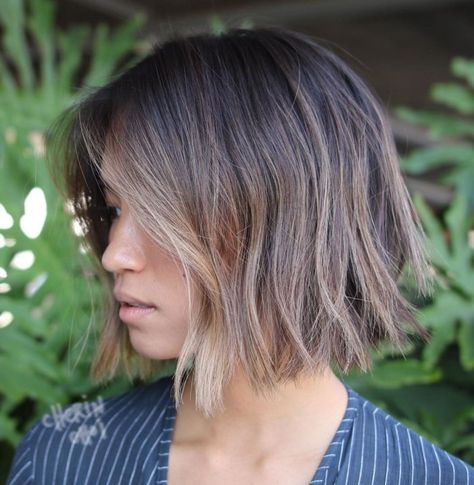 Ash Brown Shaggy Bob Straight Cut Bob, Wispy Layers, Kort Bob, Office Hairstyles, Choppy Bob Haircuts, Textured Haircut, Shaggy Bob, Choppy Bob, Choppy Bob Hairstyles