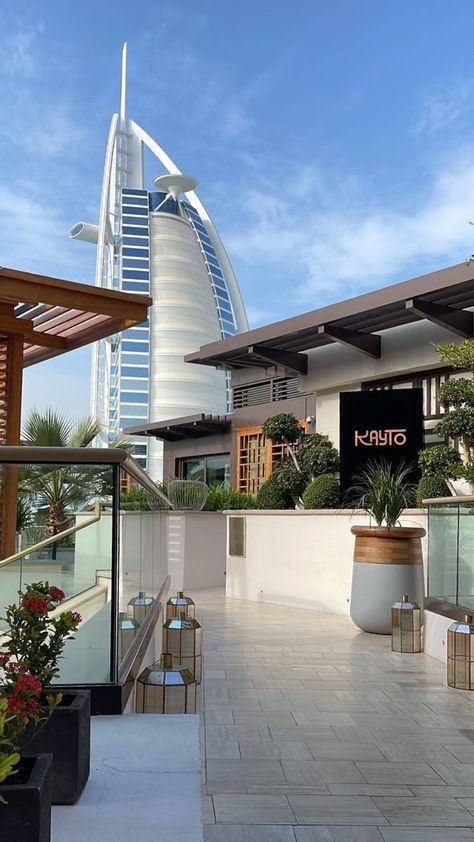 Dubai Restaurants Aesthetic, Dubai Al Arab, Dubai Manifestation, Luxury Life Billionaire, Dubai Snap, Uae Aesthetic, Life Luxury Lifestyle, Dubai Restaurant, Aesthetic Manifestation