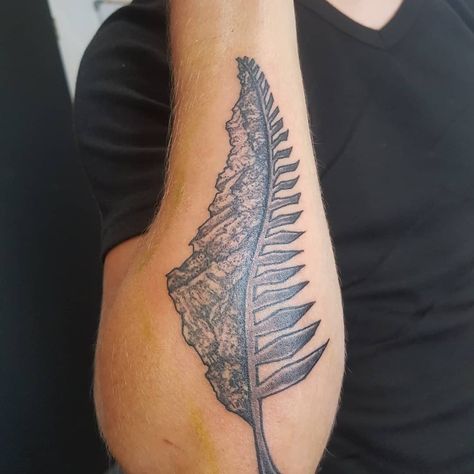 Tattoo silverfern mountains alps new zealand New Zealand Tattoo Ideas Maori, Fox Glacier New Zealand, Nz Tattoo, Koru Tattoo, New Zealand Tattoo, Island Tattoo, Nature Tattoo Sleeve, Band Tattoos, Forearm Band Tattoos