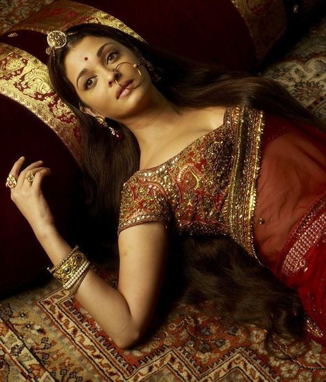 Aishwarya Rai Jodha Akbar, ऐश्वर्या राय, Indian Dress Up, South Asian Aesthetic, Jodha Akbar, Goddess Outfit, Indian Princess, Indian Dresses Traditional, Beautiful Dresses Short