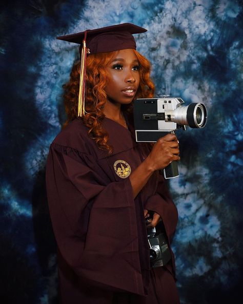 Hbcu Graduation Pictures, 2000s Photoshoot, Senior Szn, College Graduation Pictures Poses, Career Motivation, Grad Pictures, Grad Pic, Graduation Photography Poses, Film Photography Tips